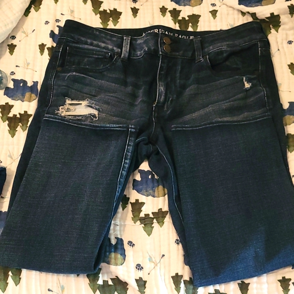 Women's cropped destroyed jean